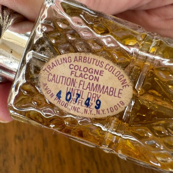 Vintage 1979 Avon Trailing Arbutus Cologne Flacon 0.75oz 3/4 Full Ornate Bottle - Picture 6 of 12